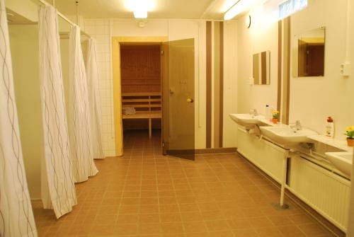 Ett badrum på Solviken Tranås Hostel