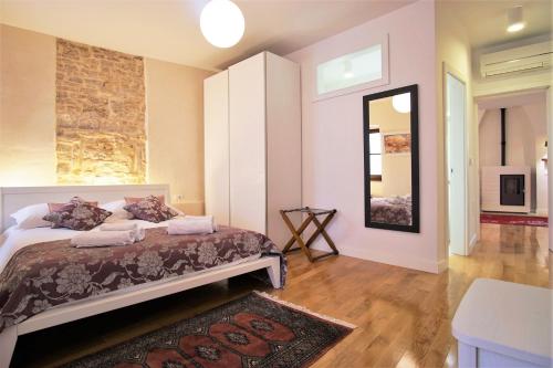 a bedroom with a bed and a mirror at Villa Castel in Bale