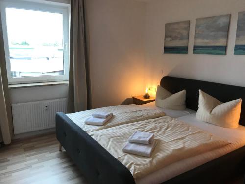 Säng eller sängar i ett rum på Hafen-Apartment Aurich