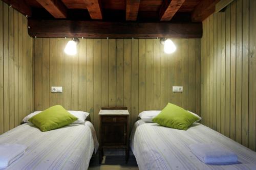 מיטה או מיטות בחדר ב-Cal Sastre