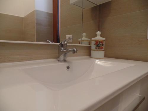 a bathroom sink with a faucet and a mirror at Appartamento in Villa Santa Caterina in Frascati