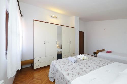 Ένα ή περισσότερα κρεβάτια σε δωμάτιο στο Apartments Vedrana