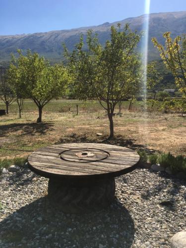 Un paisaje natural cerca del camping