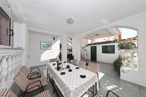 Μια τηλεόραση ή/και κέντρο ψυχαγωγίας στο Apartments Vedrana