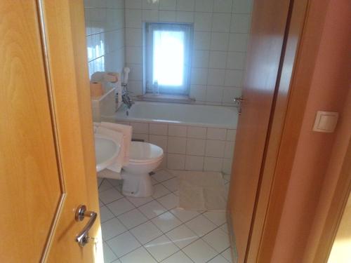 Bilik mandi di Penzion Zeleni Kakadu