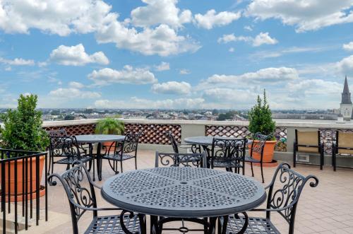 Balkoni atau teres di Omni Royal Orleans Hotel
