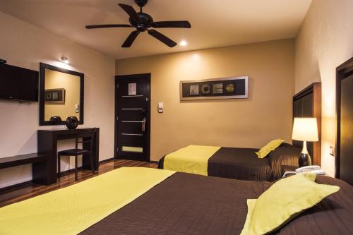 Un pat sau paturi într-o cameră la Hotel Majova Inn Xalapa