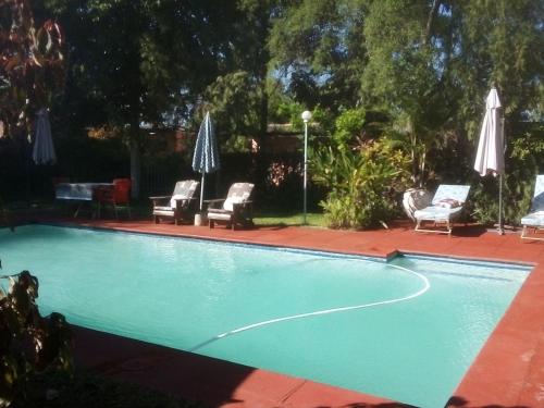 Piscina a Gloria's Bed and Breakfast o a prop