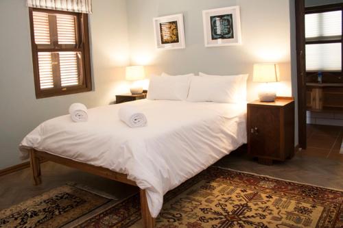 Katil atau katil-katil dalam bilik di Trengwainton Cottage