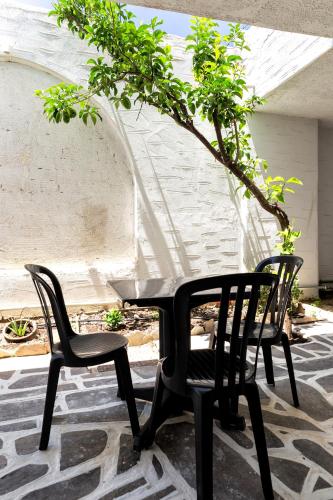 Κήπος έξω από το Stratos Apartments & Studios 