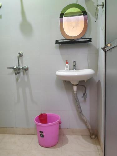 A bathroom at Bhalobasa Anandabas