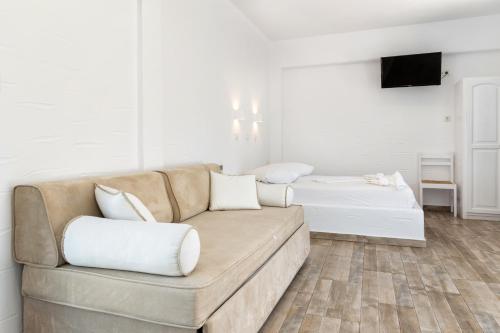 Μια τηλεόραση ή/και κέντρο ψυχαγωγίας στο Stratos Apartments & Studios 