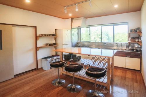 Dapur atau dapur kecil di Powder Peaks Chalet