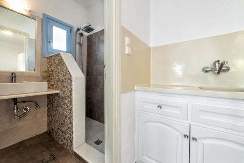 Ένα μπάνιο στο Stratos Apartments & Studios 