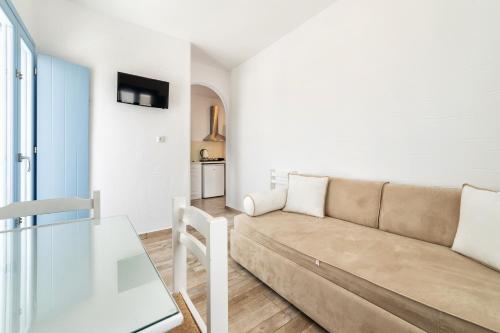 Μια τηλεόραση ή/και κέντρο ψυχαγωγίας στο Stratos Apartments & Studios 