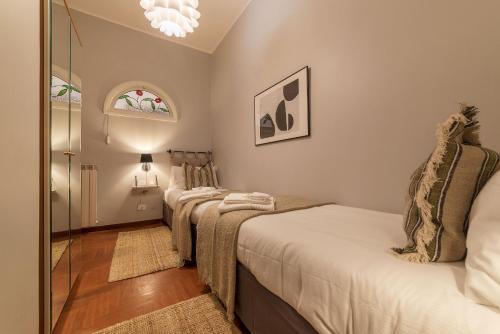 Lively Roma Trastevere renovated apartment - FromHometoRome