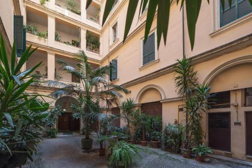 Lively Roma Trastevere renovated apartment - FromHometoRome