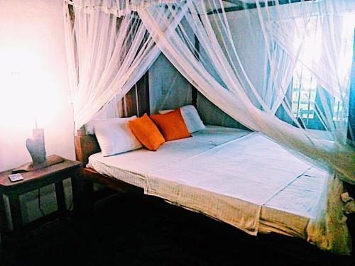 Postel nebo postele na pokoji v ubytování Sunset Colony Beach Resort