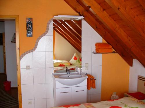 a bathroom with a sink in a room at Gästezimmer Schanz-Hilbel in Burladingen