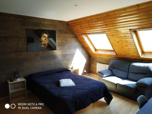 a bedroom with a bed and a couch at Appartements Solaris in Pas de la Casa