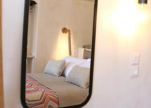 Ένα ή περισσότερα κρεβάτια σε δωμάτιο στο Esperia Luxury Suites