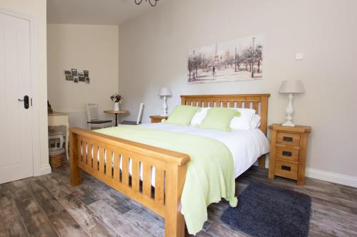 Postel nebo postele na pokoji v ubytování Millbrae Lodges
