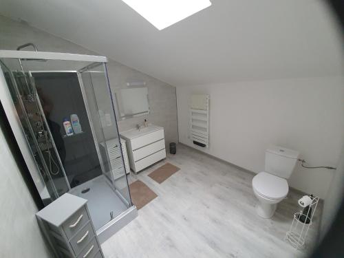 Bilik mandi di gîte des sources