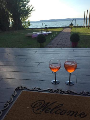 Ház a tónál / The Lake House
