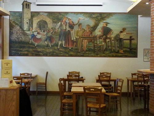 Un restaurante o sitio para comer en Hotel Residence Ristorante Ramandolo