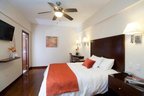 Кровать или кровати в номере Hotel Plaza Chihuahua