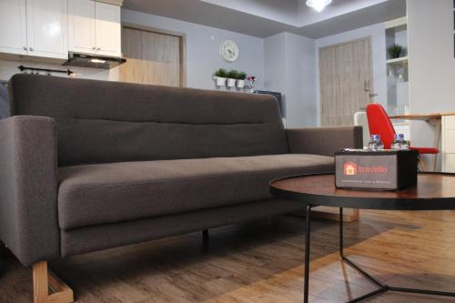 Posezení v ubytování Deluxe 2BR Apartment at Newton Residence Bandung with Mountain View By Travelio