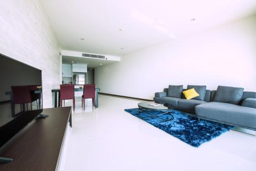 Televisyen dan/atau pusat hiburan di Movenpick Residences Pattaya with Ocean View