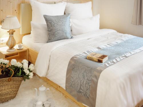 Ένα ή περισσότερα κρεβάτια σε δωμάτιο στο REGIOHOTEL Germania am Kurpark Bad Harzburg
