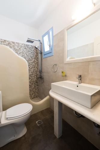 Ένα μπάνιο στο Stratos Apartments & Studios 