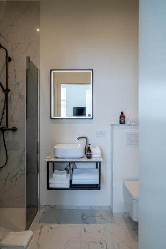 a bathroom with a sink and a mirror at Bella vista in Valkenburg