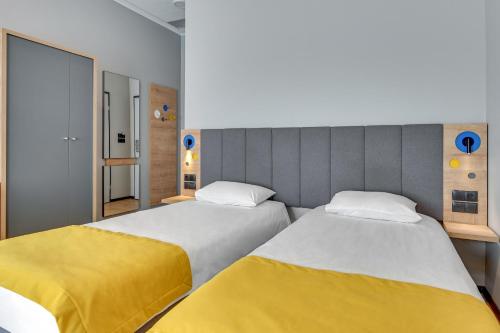 Ένα ή περισσότερα κρεβάτια σε δωμάτιο στο HOTEL NUMBER ONE BY GRANO Gdańsk - GRANO LIFE Gdańsk