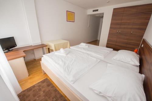 HOTEL CENTRAL – Photos 5