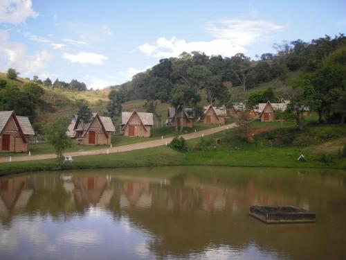 a view of a village with a lake and houses at Pousada Villa Di Carpi in Monte Sião