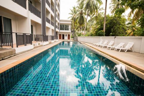 Piscine de l'établissement OYO 340 Ahad Suite Ao Nang Hotel ou située à proximité