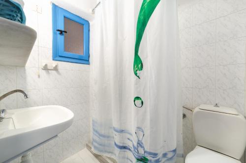 Ένα μπάνιο στο Stratos Apartments & Studios 