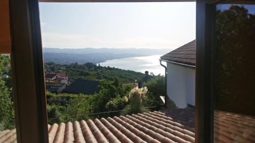 Vista general de una montaña o vista desde la villa 