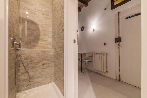 GuestHost - Fori Imperiali Apartment