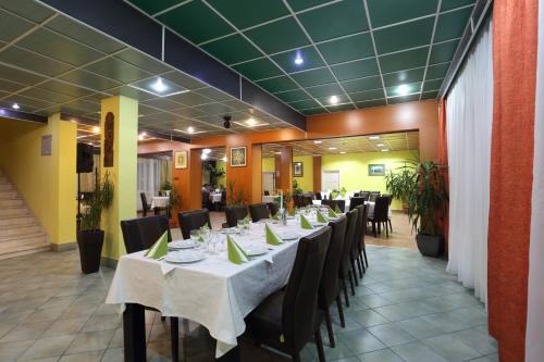 Restoran atau tempat lain untuk makan di Pensiunea Grandlion