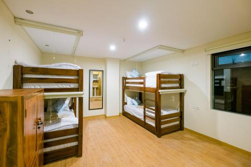 Postel nebo postele na pokoji v ubytování Caroline Hostel