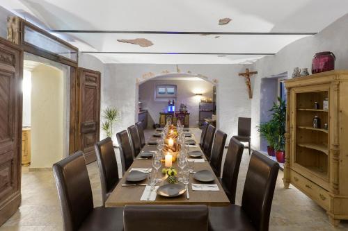 a long dining room with a long table and chairs at Villa Maria - Suiten & Appartement in Kufstein
