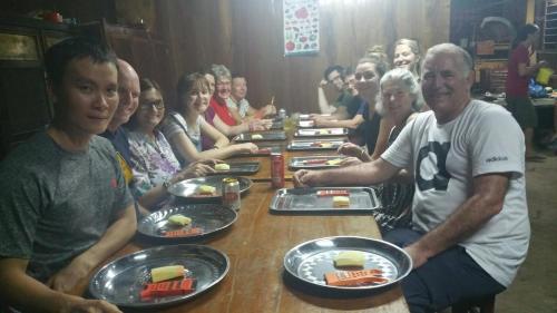 Επισκέπτες που μένουν στο Ba Linh Homestay