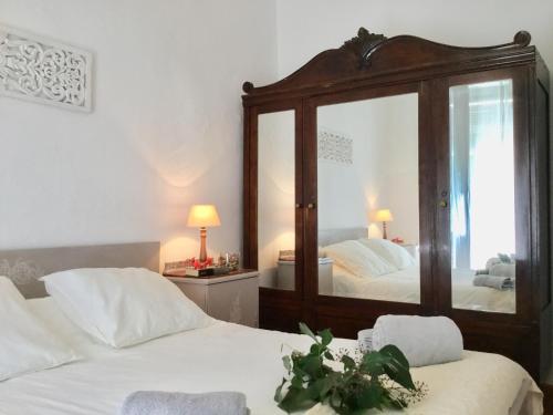 a bedroom with two beds and a mirror at Finca San Juan Alojamiento Boutique in Constantina
