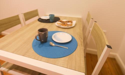 アパートメントの敷地内または近くでの食事または食べ物