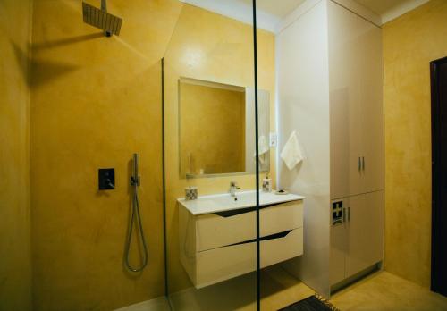 Kylpyhuone majoituspaikassa Pedras Salgadas Apartment