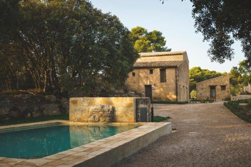 Bazen u ili blizu objekta Casa rural Mas del Serranet